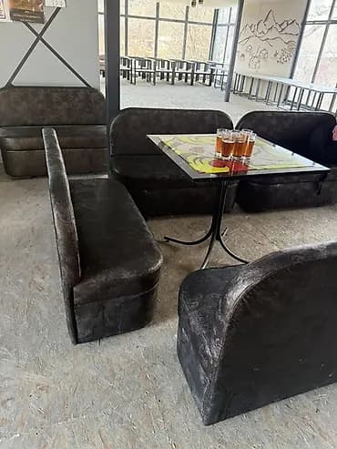 Стол и стул для кафе