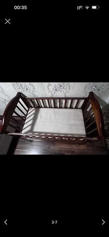 Детская кроватка из массива дерева