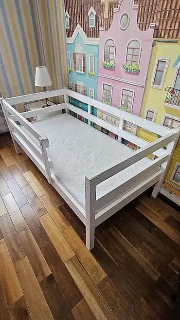 Продаю до 16.07 Детская кровать-диван с бортиками, белая, 160 х 80 с