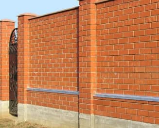 Кирпичные заборы