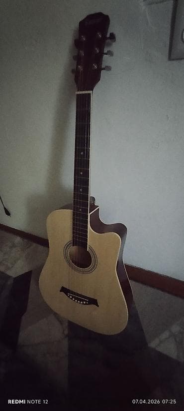 Акустическая гитара с вырезом (cutaway) форм‑фактора дредноут at lalafo.kg Акустическая гитара с вырезом (cutaway) форм‑фактора дредноут