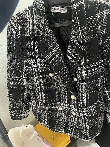 Пиджак-800
Белый пиджак -1200
Кофта -200
Черный свитер 450
Штаны -350 at lalafo.kg Пиджак-800
Белый пиджак -1200
Кофта -200
Черный свитер 450
Штаны -350