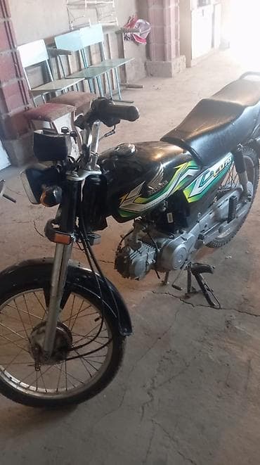 Honda CD70 (CD 70) — легкий городской мотоцикл/мопед. Основные at lalafo.kg Honda CD70 (CD 70) — легкий городской мотоцикл/мопед. Основные