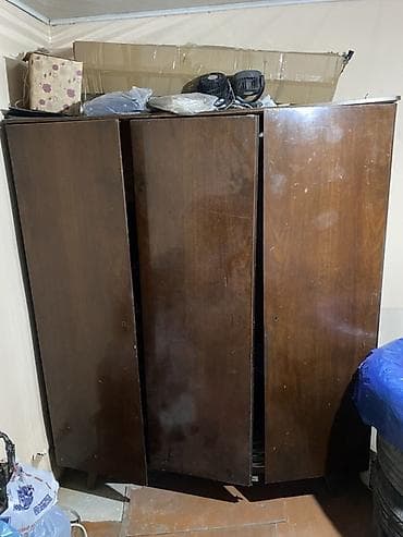 Офис эмереги: От дам даром!Шкаф для одежды, трехдверный, классический, из темного lalafo.kg да — 1 Офис эмереги: От дам даром!Шкаф для одежды, трехдверный, классический, из темного — 1