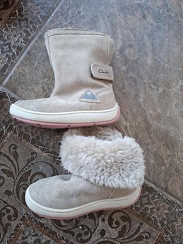 Детские сапоги Clarks 22 размер и курточка на 1-1,5 годика at lalafo.kg Детские сапоги Clarks 22 размер и курточка на 1-1,5 годика