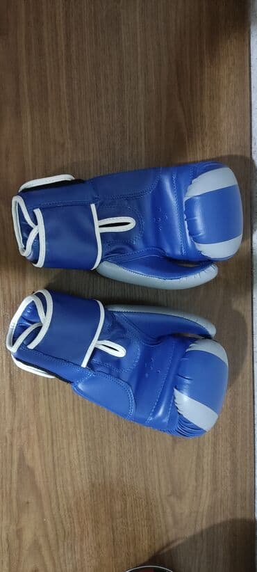 Набор для бокса: перчатки + форма Состав: - Боксерские перчатки at lalafo.kg Набор для бокса: перчатки + форма Состав: - Боксерские перчатки