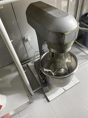 Промышленный планетарный миксер для теста с тремя насадками at lalafo.kg Промышленный планетарный миксер для теста с тремя насадками