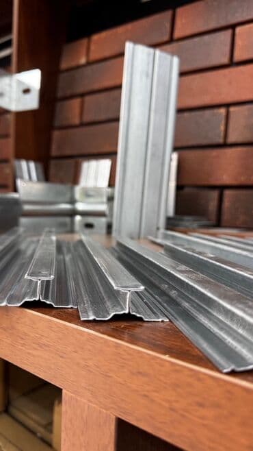 Алюминиевый и оцинкованный профиль «Н рейка» для декоративных рейчатых at lalafo.kg Алюминиевый и оцинкованный профиль «Н рейка» для декоративных рейчатых