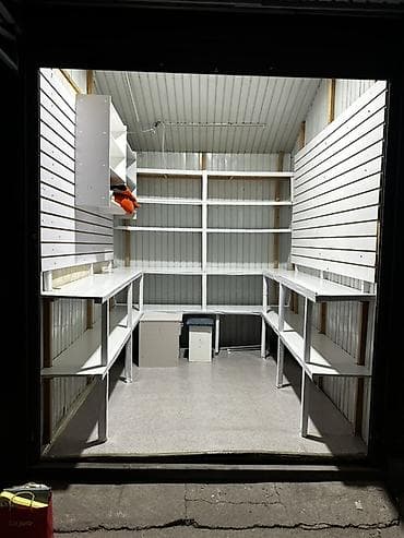 Полка. - Помещение из профнастила с односкатной крышей и распашными at lalafo.kg Полка. - Помещение из профнастила с односкатной крышей и распашными