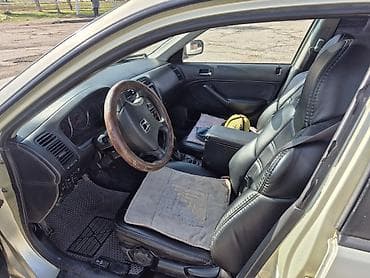 Honda Civic: 2004 г., 1.7 л, Механика, Бензин, Седан at lalafo.kg — 5 Honda Civic: 2004 г., 1.7 л, Механика, Бензин, Седан — 5