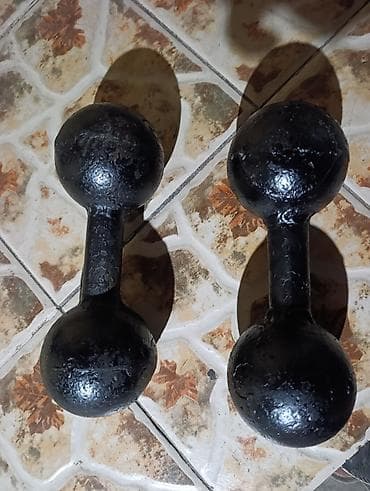 Пара литых гантелей 8+8=16 кг классической формы (шаровые «гиревые» at lalafo.kg Пара литых гантелей 8+8=16 кг классической формы (шаровые «гиревые»