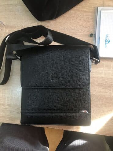 Барсетка, Материал: Искусственная кожа, Застежка на магните, Новый at lalafo.kg Барсетка, Материал: Искусственная кожа, Застежка на магните, Новый