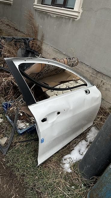 Дверь Передняя правая Kia, Б/у, Оригинал at lalafo.kg Дверь Передняя правая Kia, Б/у, Оригинал