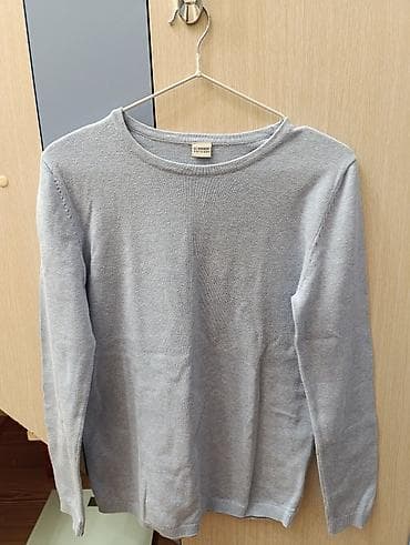 Продаются кофточки/ свитеры, каждая 500 сом, отличного качества почти at lalafo.kg Продаются кофточки/ свитеры, каждая 500 сом, отличного качества почти