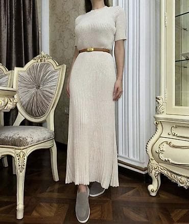 Вязаное платье миди в рубчик - Цвет: молочный/кремовый - Фасон at lalafo.kg Вязаное платье миди в рубчик - Цвет: молочный/кремовый - Фасон