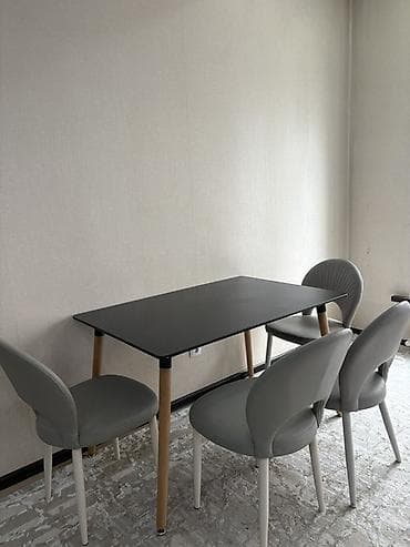 Кухонный стол и стул, цвет - Черный at lalafo.kg Кухонный стол и стул, цвет - Черный