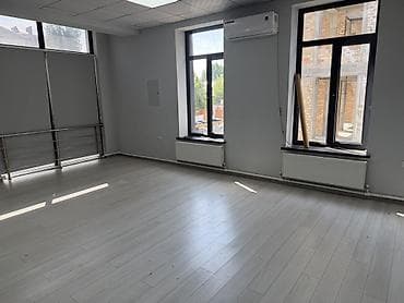 Аренда офисов, 35 м², В бизнес центре, С отдельным входом at lalafo.kg Аренда офисов, 35 м², В бизнес центре, С отдельным входом