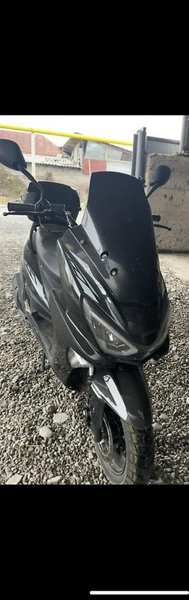 Скутер DongFang Storm (надпись на борту) — городской максискутер в at lalafo.kg Скутер DongFang Storm (надпись на борту) — городской максискутер в