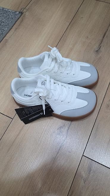 Кроссовки HOBIBEAR в женский - Цвет: белый с серыми вставками at lalafo.kg Кроссовки HOBIBEAR в женский - Цвет: белый с серыми вставками