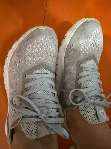 Кроссовки, 37.5, Reebok, Б/у, цвет - Серый, Платная доставка, Самовывоз at lalafo.kg Кроссовки, 37.5, Reebok, Б/у, цвет - Серый, Платная доставка, Самовывоз