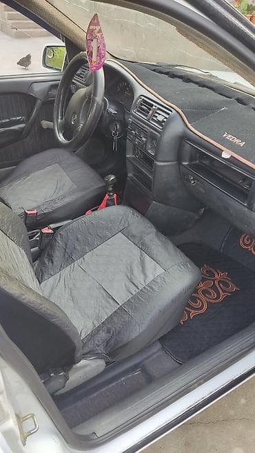Opel Vectra: 1993 г., 1.6 л, Кол менен иштөөчү, Бензин, Седан lalafo.kg да Opel Vectra: 1993 г., 1.6 л, Кол менен иштөөчү, Бензин, Седан