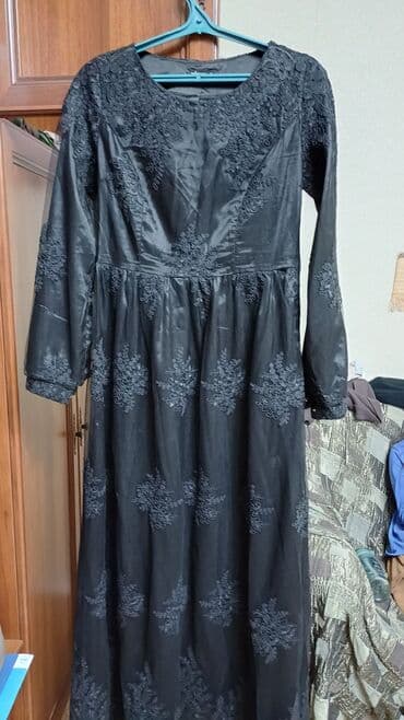 Срочно продается платья вечерняя длинная одевала 1 раз брали за 6000 at lalafo.kg Срочно продается платья вечерняя длинная одевала 1 раз брали за 6000