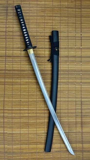Катана (японский меч) с ножнами - Клинок из полированного металла с at lalafo.kg Катана (японский меч) с ножнами - Клинок из полированного металла с