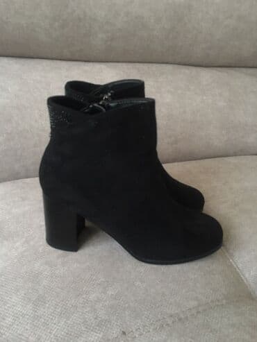 Женские замшевые ботильоны на каблуке Новые. Размер 37 Цена 2300сом - at lalafo.kg Женские замшевые ботильоны на каблуке Новые. Размер 37 Цена 2300сом -