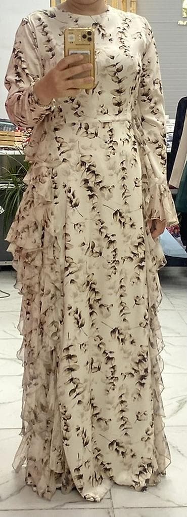 Длинное вечернее платье в цветочный принт - Силуэт: расклёшенный at lalafo.kg Длинное вечернее платье в цветочный принт - Силуэт: расклёшенный