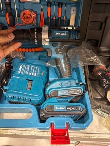 Набор инструментов Makita в синем кейсе, включающий аккумуляторную at lalafo.kg Набор инструментов Makita в синем кейсе, включающий аккумуляторную