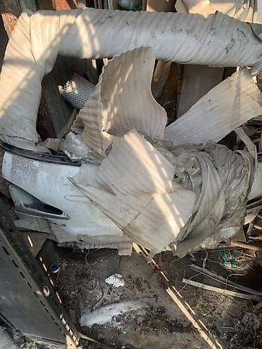 Жабо: Крышка багажника Toyota, Оригинал at lalafo.kg — 2 Жабо: Крышка багажника Toyota, Оригинал — 2