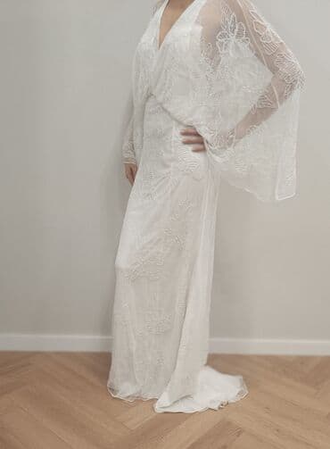 Вечренее платье можно как свадебное в пол с легким шлейфом обшитая at lalafo.kg Вечренее платье можно как свадебное в пол с легким шлейфом обшитая