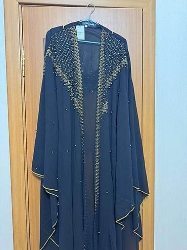 Skoda: Черная накидка-абая с декоративной отделкой - Цвет: глубокий черный - lalafo.kg да — 2 Skoda: Черная накидка-абая с декоративной отделкой - Цвет: глубокий черный - — 2