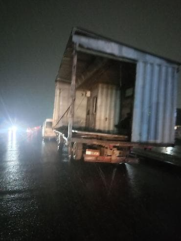 Металлический гараж из контейнера разрезана вдоль готова для перевозки at lalafo.kg Металлический гараж из контейнера разрезана вдоль готова для перевозки