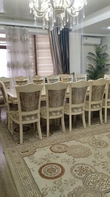 Классический гарнитур для столовой и гостиной в едином стиле (кремовый at lalafo.kg Классический гарнитур для столовой и гостиной в едином стиле (кремовый