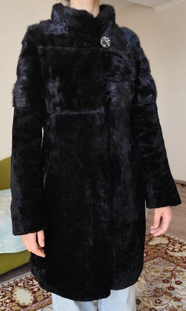 Пальто, Классика, Зима, По колено, Приталенная модель, L at lalafo.kg Пальто, Классика, Зима, По колено, Приталенная модель, L