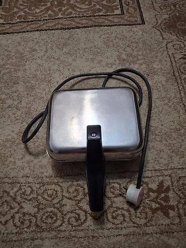 Электровафельница (ретро) - Форм-фактор: двусторонняя at lalafo.kg Электровафельница (ретро) - Форм-фактор: двусторонняя