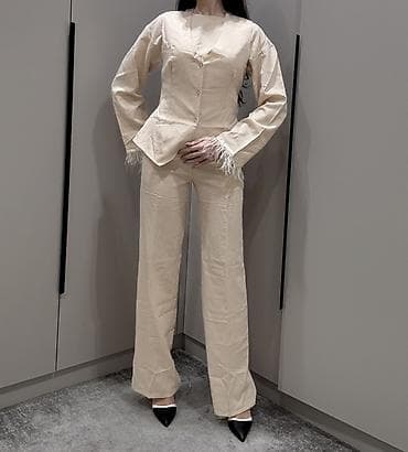 РАСПРОДАЖА. 1. Костюм тройка в бежевом и серо-голубом цвете. Идеальная at lalafo.kg РАСПРОДАЖА. 1. Костюм тройка в бежевом и серо-голубом цвете. Идеальная