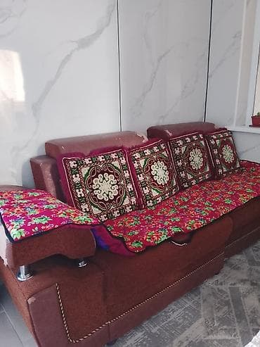 Угловой диван, C подушками at lalafo.kg Угловой диван, C подушками