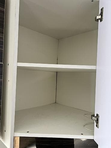 Кухонный гарнитур, Б/у, цвет - Белый, ДСП, Самовывоз at lalafo.kg Кухонный гарнитур, Б/у, цвет - Белый, ДСП, Самовывоз