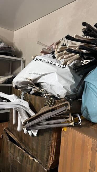 Вешалки, плечики, Б/у, Самовывоз at lalafo.kg Вешалки, плечики, Б/у, Самовывоз