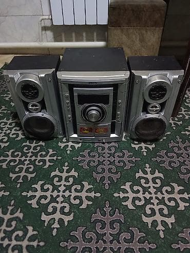 Музыкальный центр Sony с двумя акустическими колонками работает радио at lalafo.kg Музыкальный центр Sony с двумя акустическими колонками работает радио