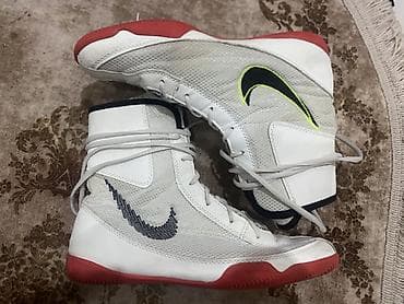 Боксерские ботинки — 2 пары. 1) Белые/серые с красной подошвой: - at lalafo.kg Боксерские ботинки — 2 пары. 1) Белые/серые с красной подошвой: -