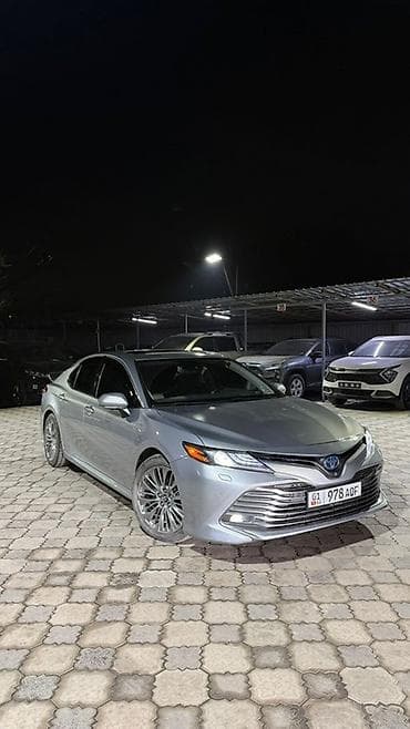 Toyota Camry: 2018 г., 2.5 л, Автомат, Бензин, Седан at lalafo.kg Toyota Camry: 2018 г., 2.5 л, Автомат, Бензин, Седан