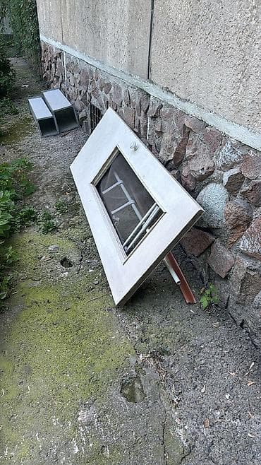 Отдам бесплатно, 1. межкомнатную дверь 1 шт. Бесплатно 2. стойка в at lalafo.kg Отдам бесплатно, 1. межкомнатную дверь 1 шт. Бесплатно 2. стойка в