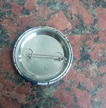 Значки - Лицевая сторона: глянцевая плёнка с полноцветной печатью. - at lalafo.kg — 8 Значки - Лицевая сторона: глянцевая плёнка с полноцветной печатью. - — 8