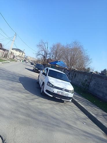 Volkswagen Polo: 2014 г., 1.6 л, Механика, Бензин, Седан at lalafo.kg Volkswagen Polo: 2014 г., 1.6 л, Механика, Бензин, Седан