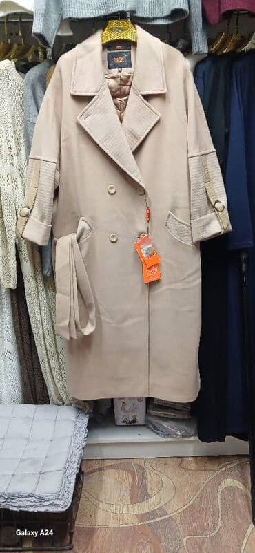 Плащ, Тренчкот, Двубортная модель, 2XL at lalafo.kg Плащ, Тренчкот, Двубортная модель, 2XL