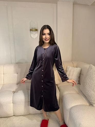 Платье-рубашка из мягкого бархатного трикотажа - Длина миди - Прямой at lalafo.kg Платье-рубашка из мягкого бархатного трикотажа - Длина миди - Прямой