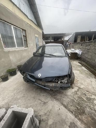 Renault Laguna I (седан/лифтбек), темно‑серый цвет. Автомобиль после at lalafo.kg Renault Laguna I (седан/лифтбек), темно‑серый цвет. Автомобиль после